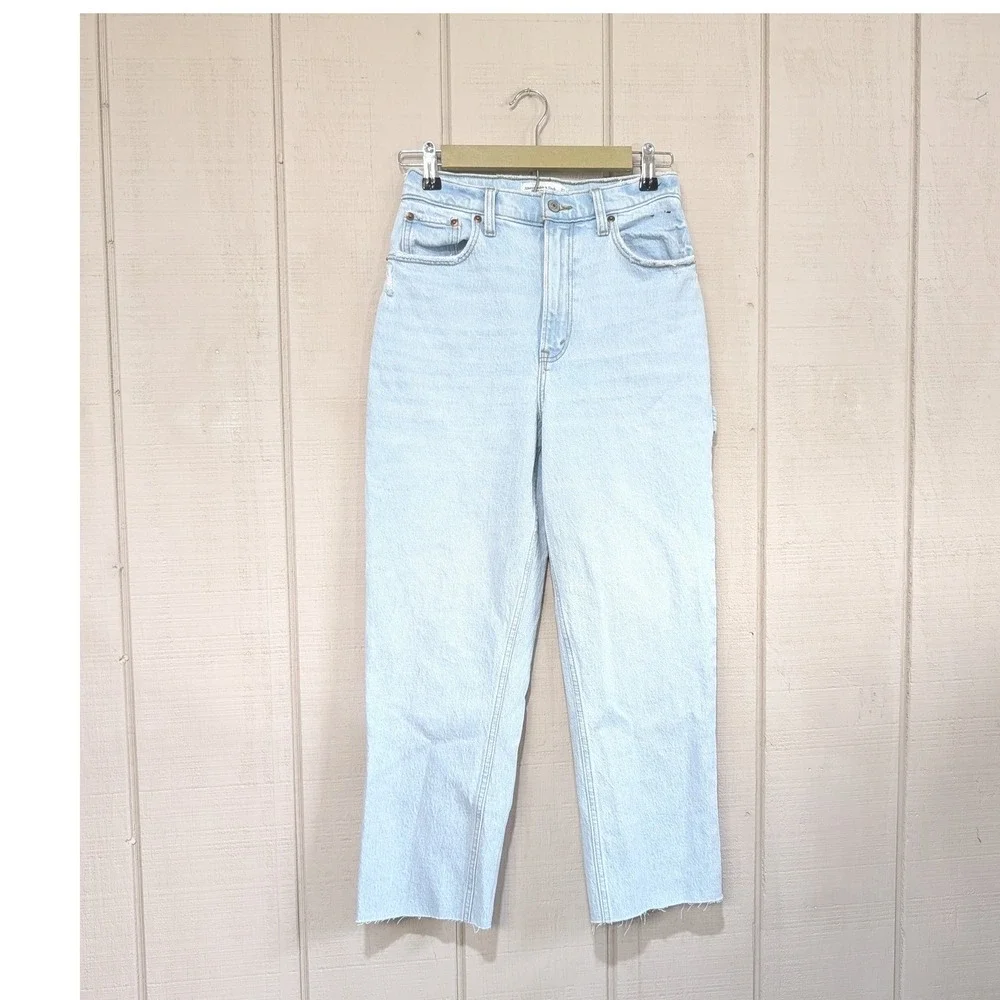 Abercrombie Curve Love 90s Straight Ultra High Rise Carpenter Jeans Light Wash - Picture 3 of 10